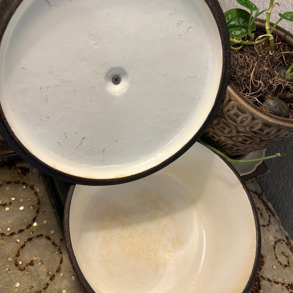 Vintage Cook's Essentials Red Enamelled Cast Iron 2.5QT Covered Pot - Picture 5 of 9
